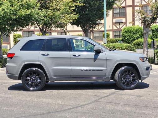 2022 Jeep Grand Cherokee WK Laredo