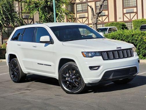 Bright White Clearcoat 2022 Jeep Grand Cherokee WK Laredo
