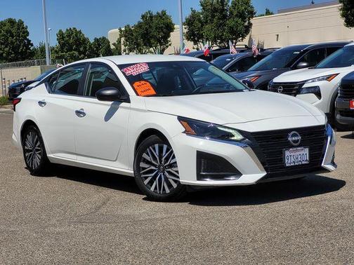 Glacier White 2025 Nissan Altima SV