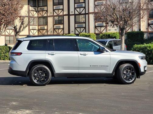 2024 Jeep Grand Cherokee L Laredo