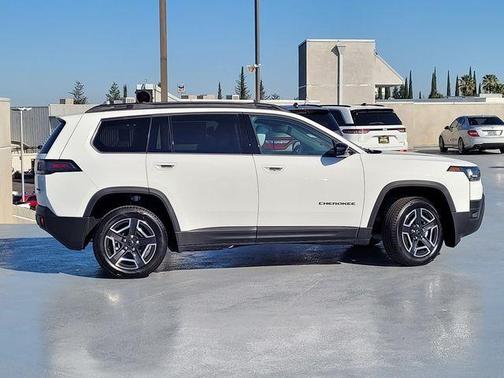 Bright White Clearcoat 2026 Jeep Cherokee LAREDO/LIMITED