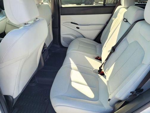 Bright White Clearcoat 2026 Jeep Cherokee LAREDO/LIMITED