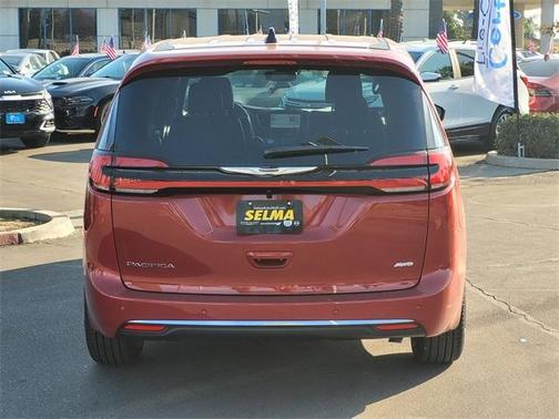 2026 Chrysler Pacifica Select