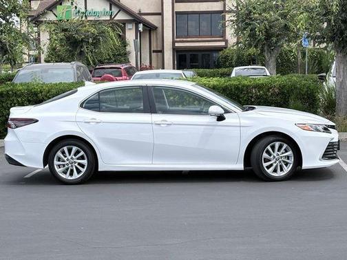 Ice 2024 Toyota Camry LE