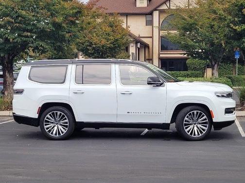 Bright White Clearcoat 2023 Jeep Grand Wagoneer Series III