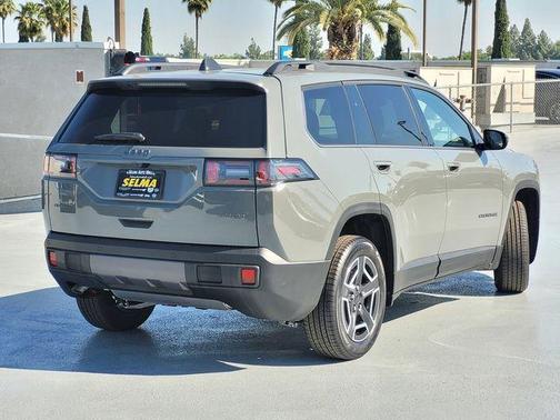 Sting Gray Clearcoat 2026 Jeep Cherokee LAREDO/LIMITED
