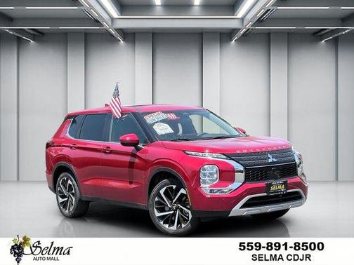 Red 2024 Mitsubishi Outlander SE