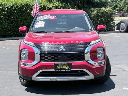 Red 2024 Mitsubishi Outlander SE