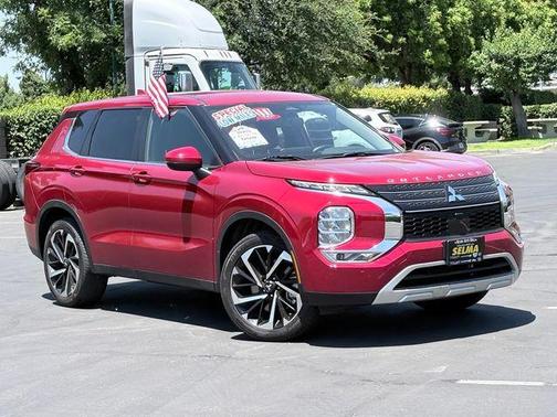 Red 2024 Mitsubishi Outlander SE