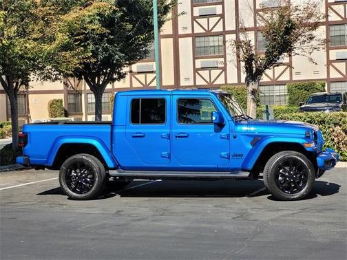 2023 Jeep Gladiator Overland