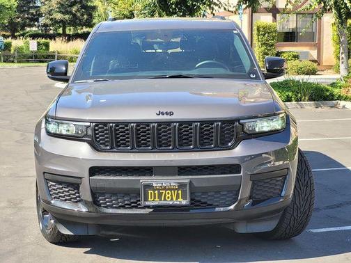 Metallic 2022 Jeep Grand Cherokee L Laredo
