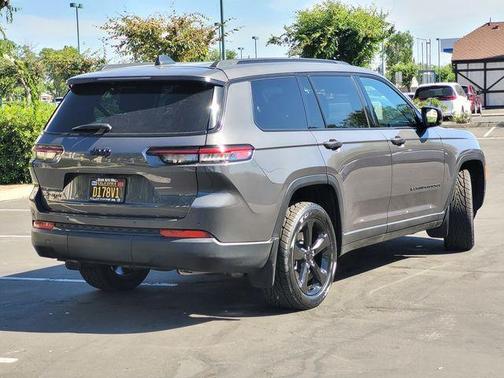 Metallic 2022 Jeep Grand Cherokee L Laredo