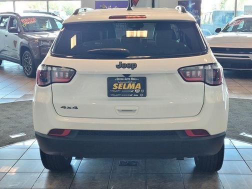 Bright White Clearcoat 2026 Jeep Compass Latitude