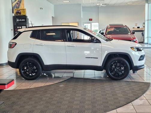 Bright White Clearcoat 2026 Jeep Compass Latitude