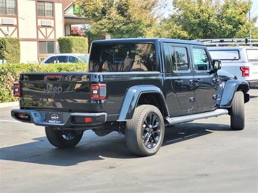 2023 Jeep Gladiator Overland