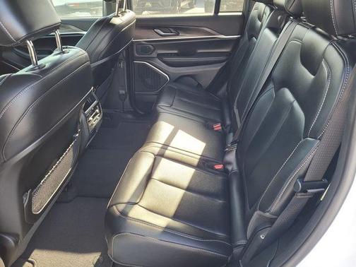 Bright White Clearcoat 2026 Jeep Grand Cherokee Limited