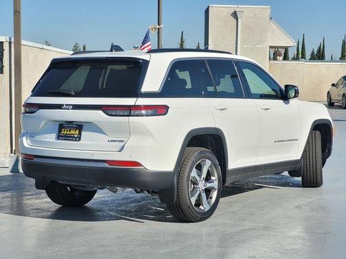 Bright White Clearcoat 2026 Jeep Grand Cherokee Limited