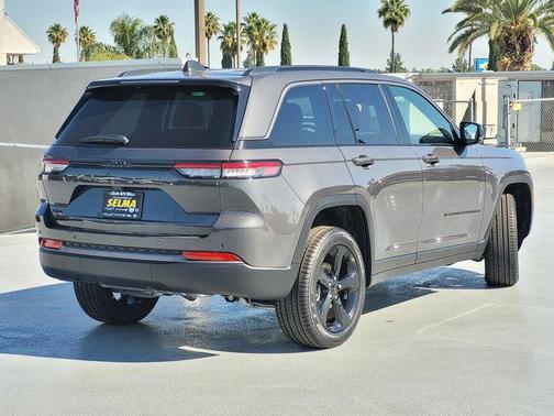 Metallic 2026 Jeep Grand Cherokee Limited
