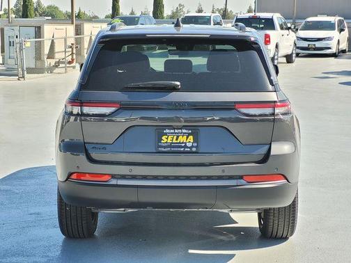 Metallic 2026 Jeep Grand Cherokee Limited