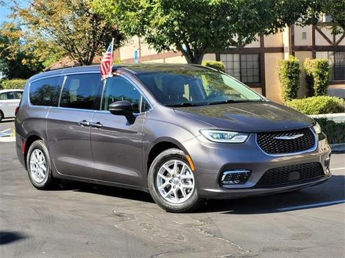2023 Chrysler Pacifica Touring-L