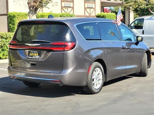 2023 Chrysler Pacifica Touring-L