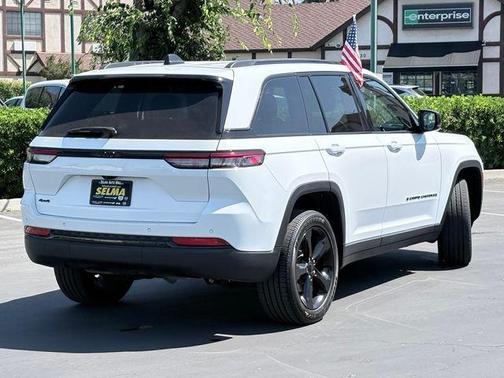 Bright White Clearcoat 2023 Jeep Grand Cherokee Altitude