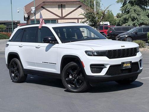 Bright White Clearcoat 2023 Jeep Grand Cherokee Altitude