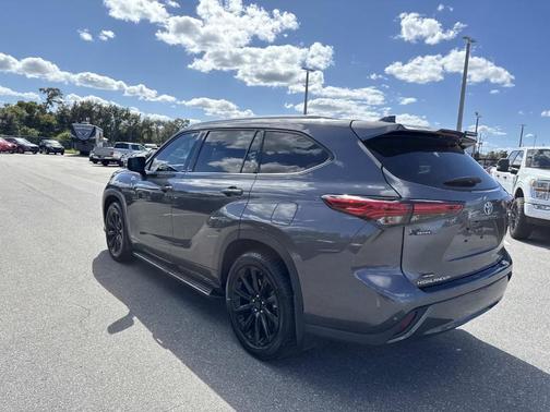 2022 Toyota Highlander Hybrid Limited
