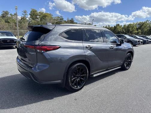 2022 Toyota Highlander Hybrid Limited