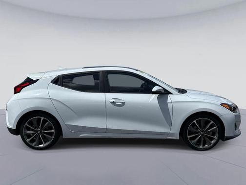 Chalk White 2020 Hyundai Veloster 2.0 Premium