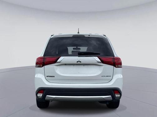 Diamond White Pearl 2016 Mitsubishi Outlander SEL