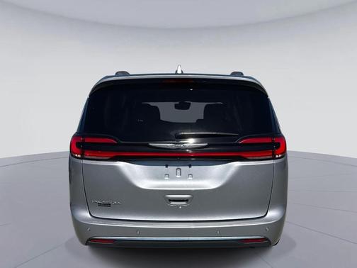 2021 Chrysler Pacifica Touring-L
