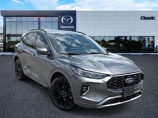 2023 Ford Escape ST-Line Elite