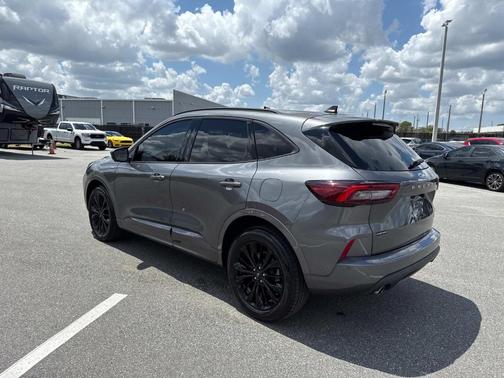2023 Ford Escape ST-Line Elite