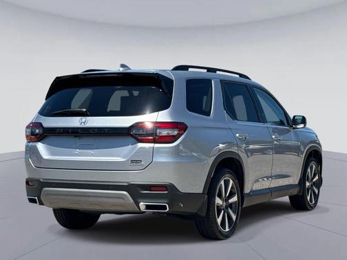 Lunar Silver Metallic 2024 Honda Pilot Touring