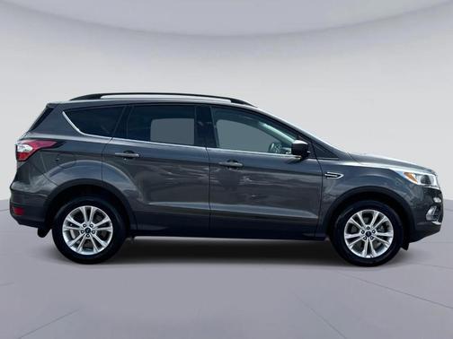 Magnetic Metallic 2018 Ford Escape SE