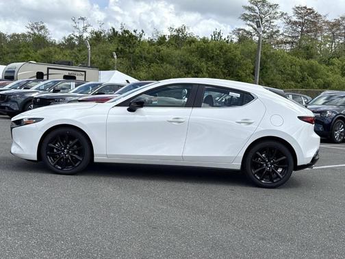 Snowflake White Pearl 2026 Mazda Mazda3 2.5 S Carbon Edition