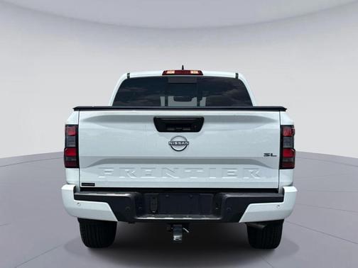Glacier White 2024 Nissan Frontier SL