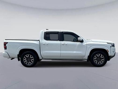 Glacier White 2024 Nissan Frontier SL