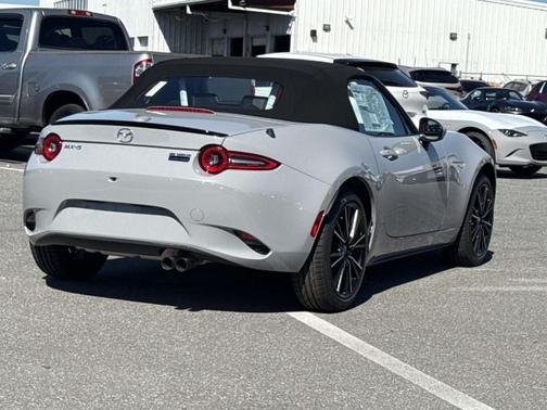 Aero Gray Metallic 2026 Mazda MX-5 Miata Grand Touring