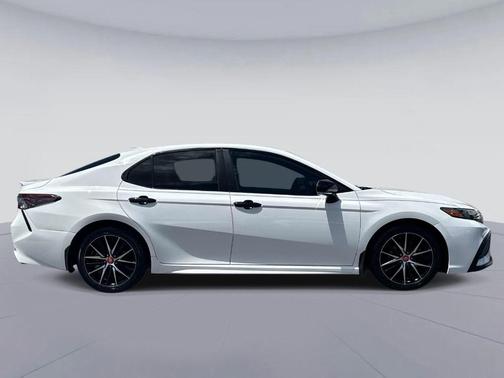 White 2022 Toyota Camry SE