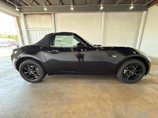 2025 Mazda MX-5 Miata Sport