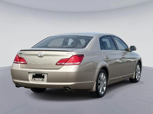 2005 Toyota Avalon 