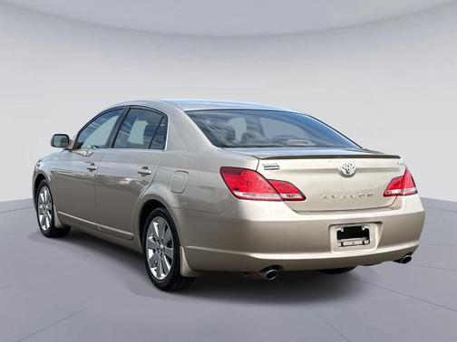 2005 Toyota Avalon 