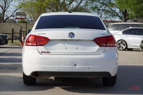 2015 Volkswagen Passat 1.8T Auto Wolfsburg Ed