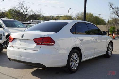 2015 Volkswagen Passat 1.8T Auto Wolfsburg Ed