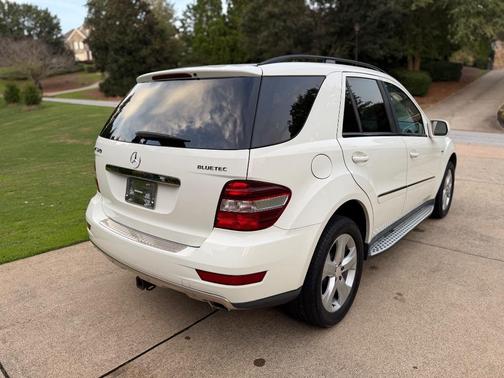 White 2009 Mercedes-Benz M-Class