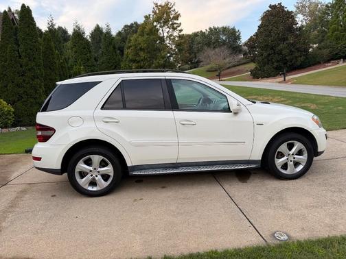 White 2009 Mercedes-Benz M-Class