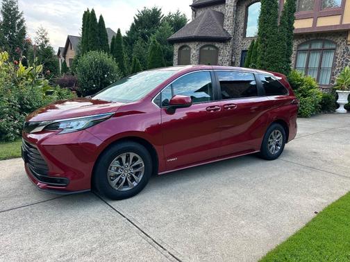Red 2021 Toyota Sienna LE