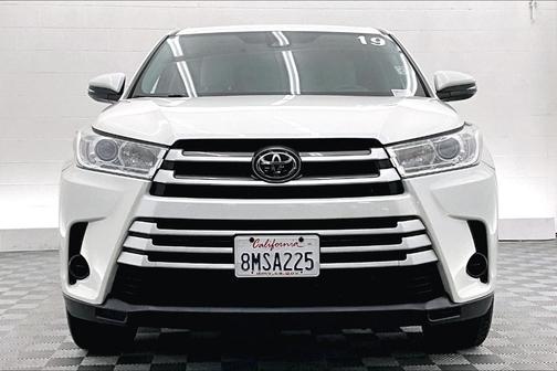 2019 Toyota Highlander LE I4
